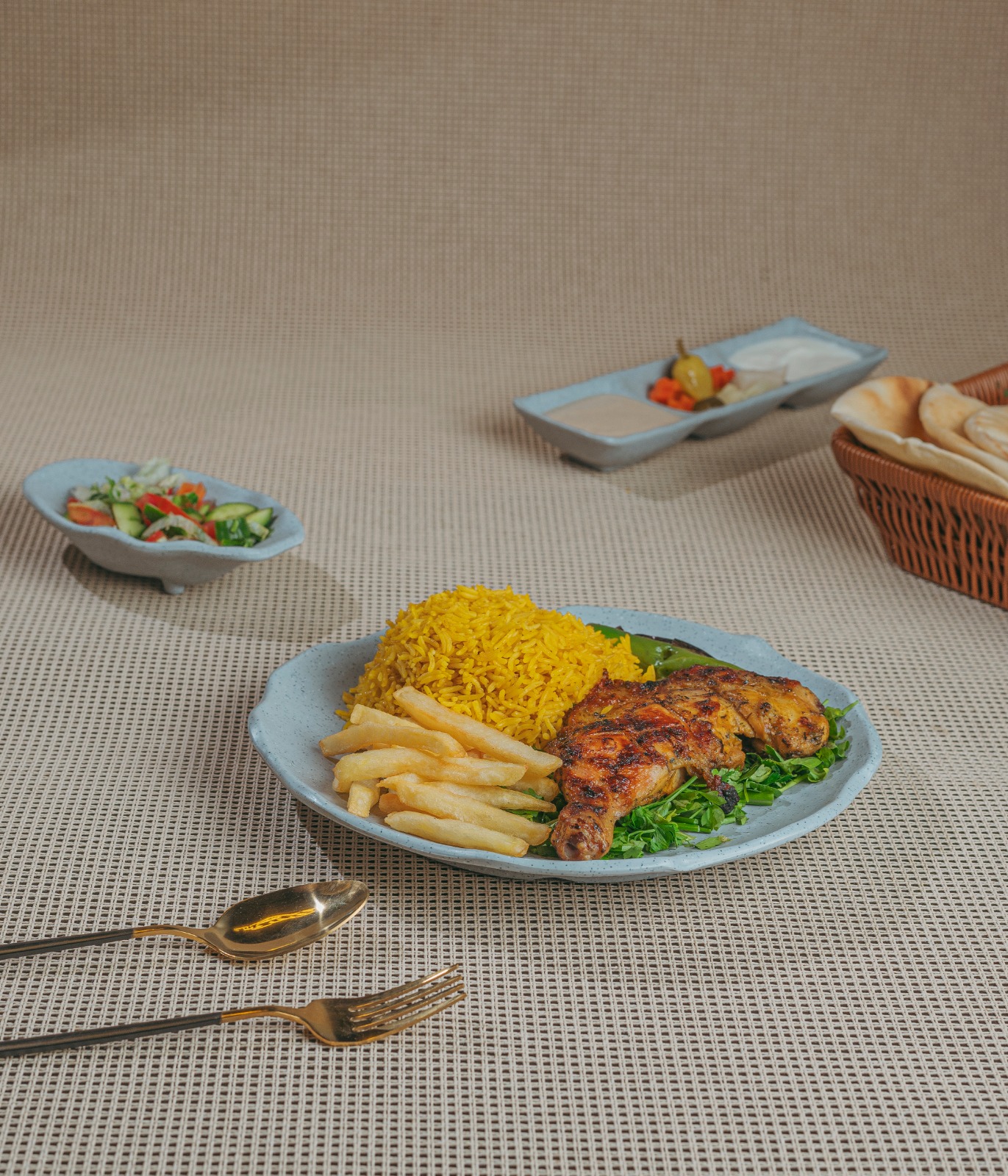 وجبة ربع دجاجة علي الفحم  "ورك"